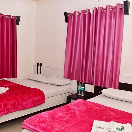 Hotel Temple Sai Ширди Экстерьер фото