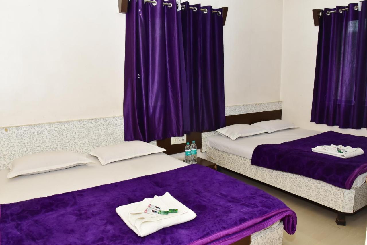 Hotel Temple Sai Ширди Экстерьер фото