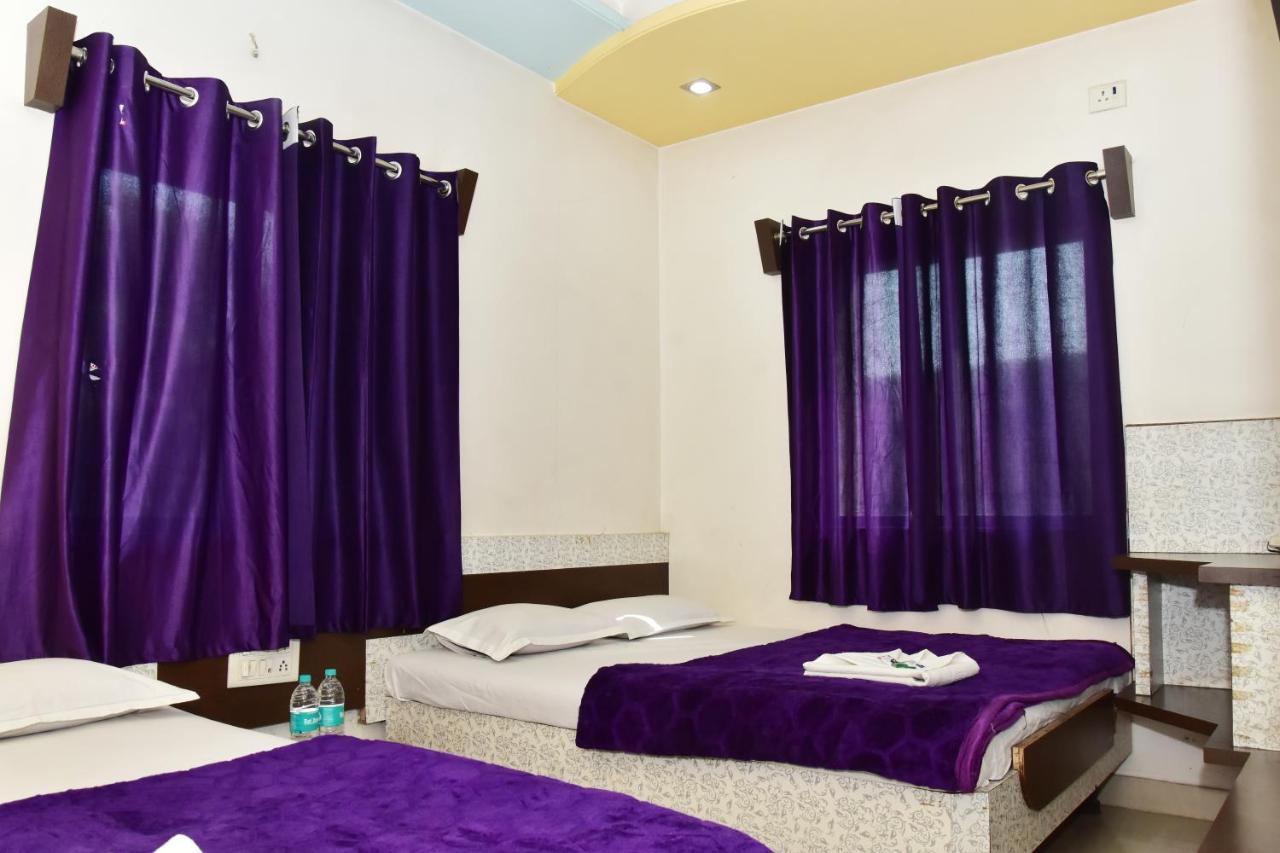 Hotel Temple Sai Ширди Экстерьер фото